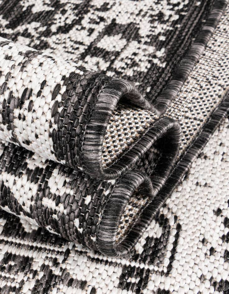 Detail image of  10' x 10'  Washable Traditional Indoor / Outdoor Square Rug