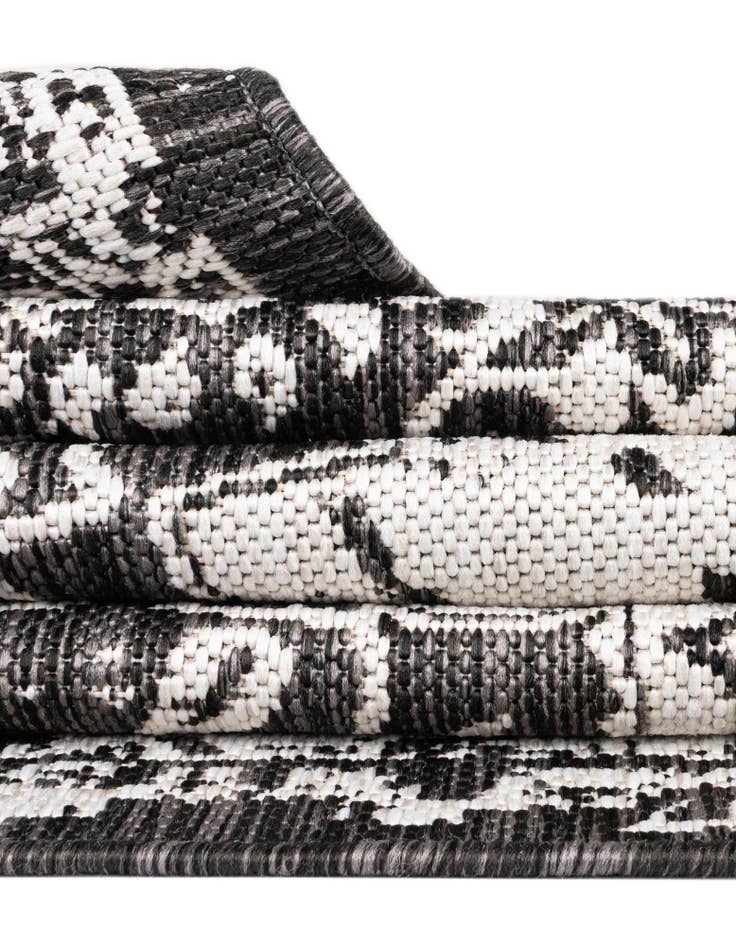 Detail image of  10' x 10'  Washable Traditional Indoor / Outdoor Square Rug