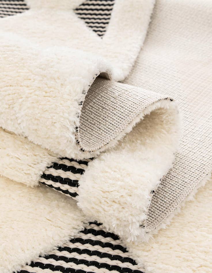 Detail image of  7' 10 x 7' 10 Prismatic Square Rug