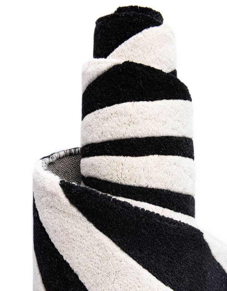 Detail image of  7' 10 x 7' 10 Vortex Wool Square Rug