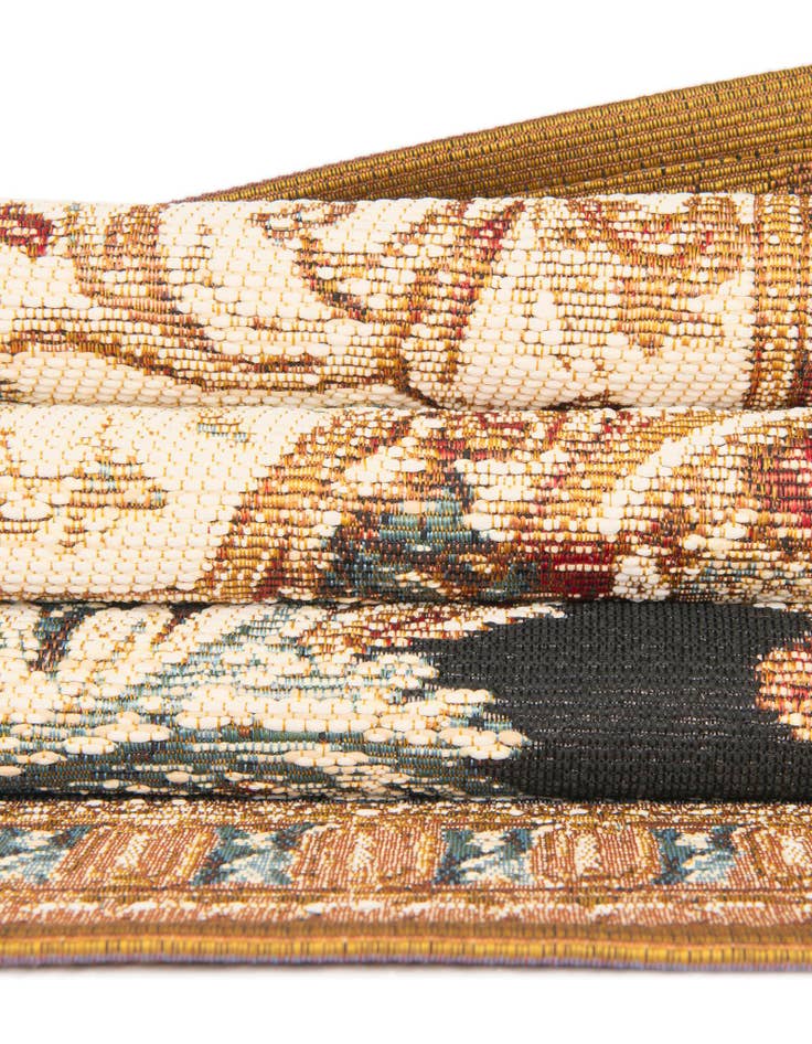 Detail image of  7' 10 x 7' 10  Washable Traditional Indoor / Outdoor Square Rug