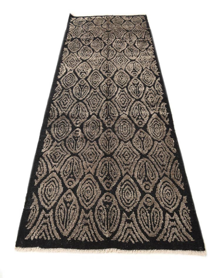 Detail image of  5' 4 x 9' 11  Hand Knotted Darya Wool Rug