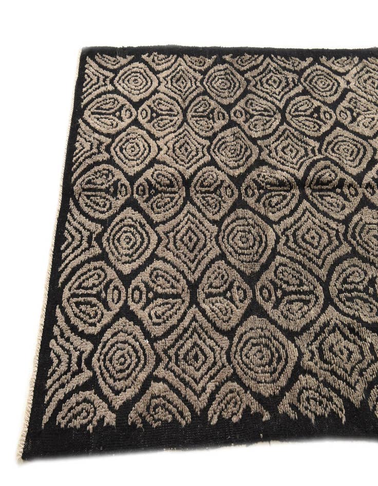 Detail image of  5' 4 x 9' 11  Hand Knotted Darya Wool Rug