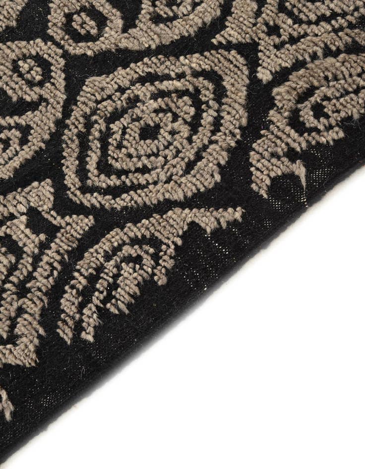 Detail image of  5' 4 x 9' 11  Hand Knotted Darya Wool Rug