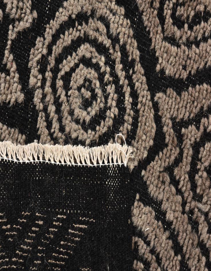 Detail image of  5' 4 x 9' 11  Hand Knotted Darya Wool Rug