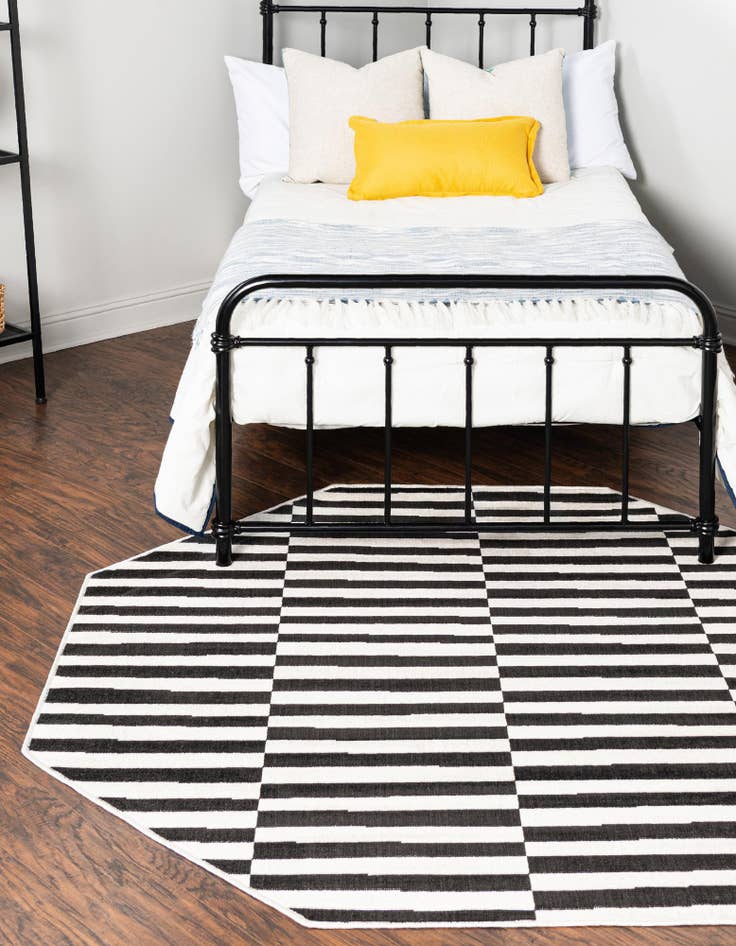 Detail image of  5' x 5' SoHo Octagon Rug