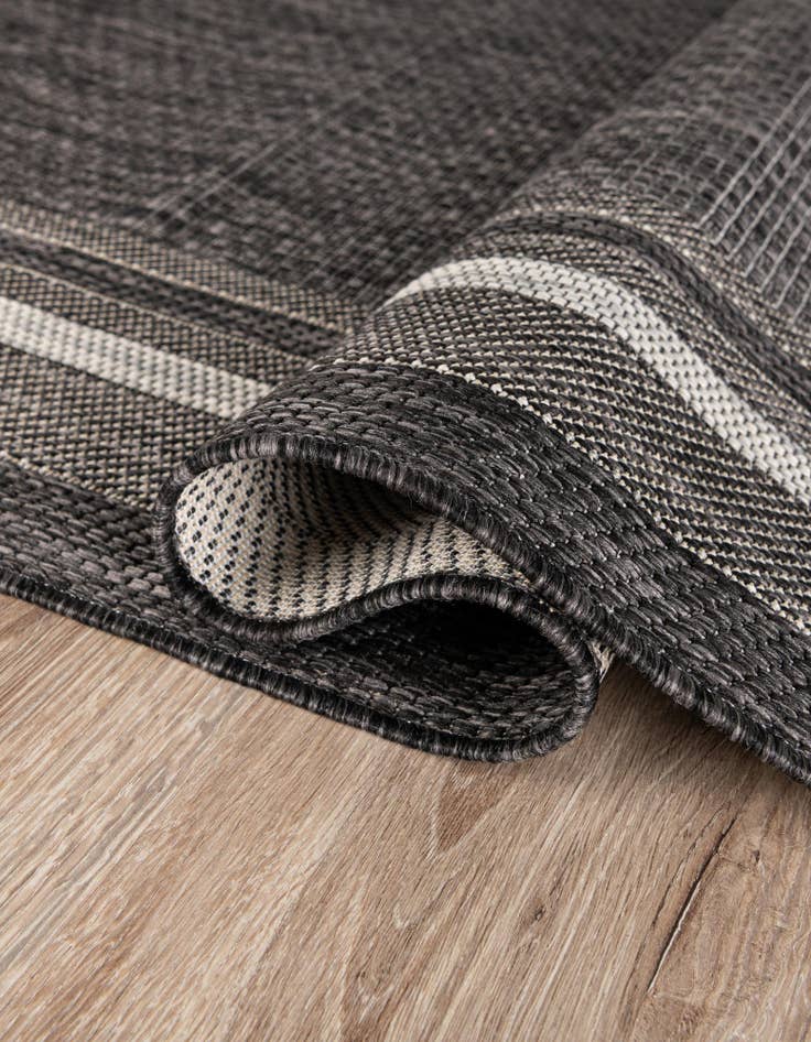 Detail image of  3' x 5' 3  Washable Border Indoor / Outdoor Oval Rug