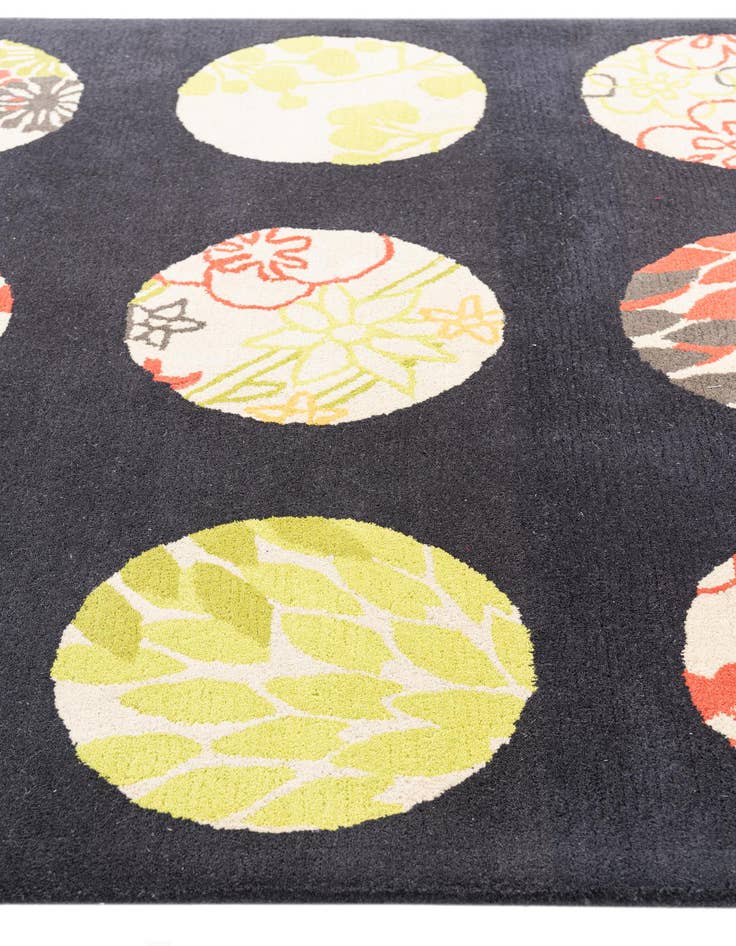 Detail image of  5' 1 x 8' 1 Agra Rug