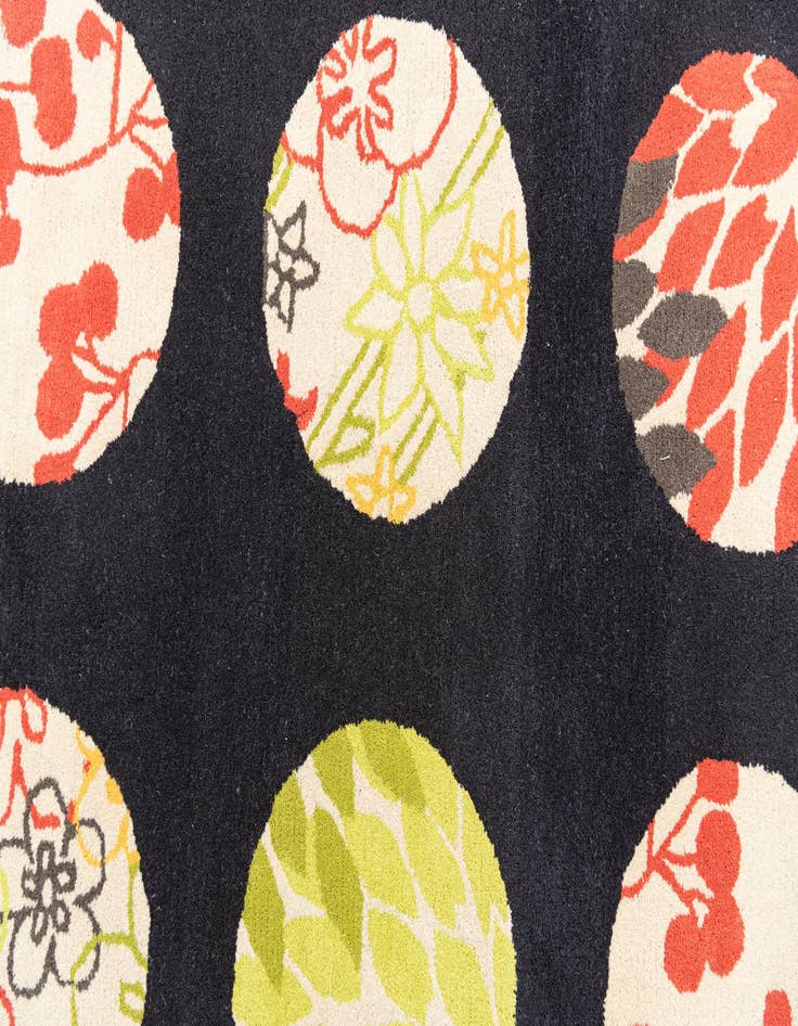 Detail image of  5' 1 x 8' 1 Agra Rug