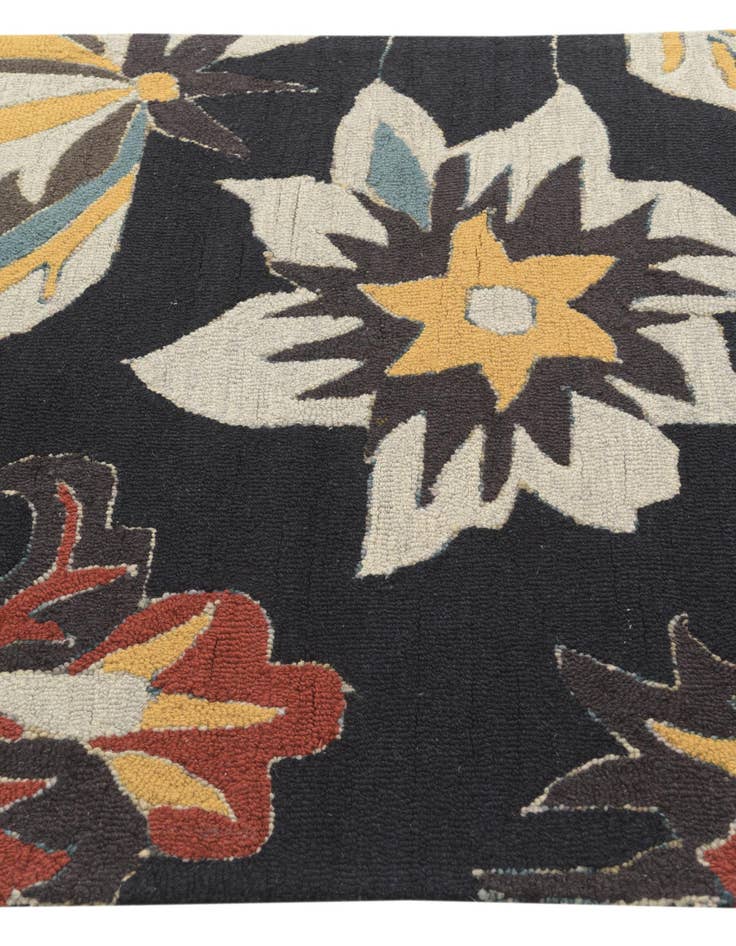 Detail image of  4' x 6' Agra Rug