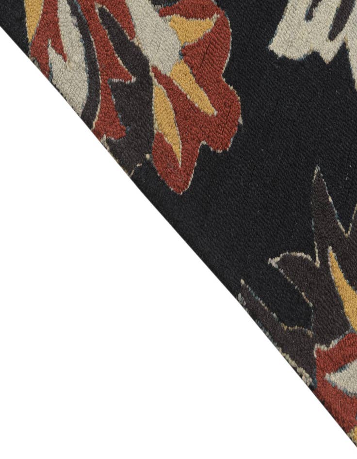 Detail image of  4' x 6' Agra Rug