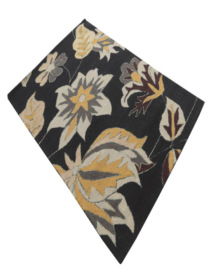 Detail image of  4' 1 x 6' 1 Agra Rug