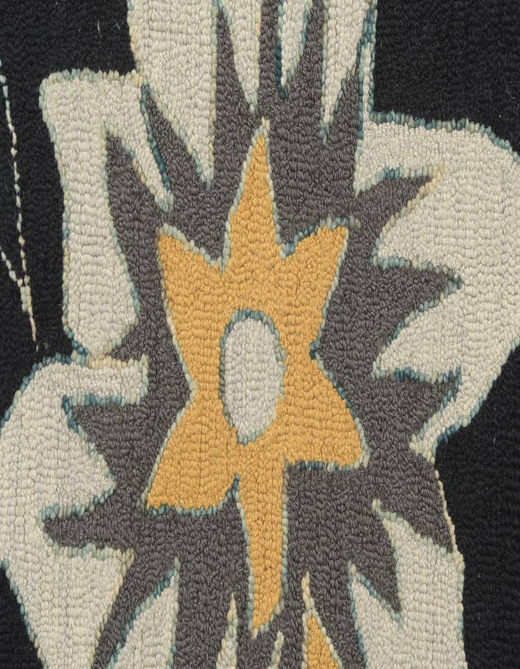 Detail image of  4' 1 x 6' 1 Agra Rug