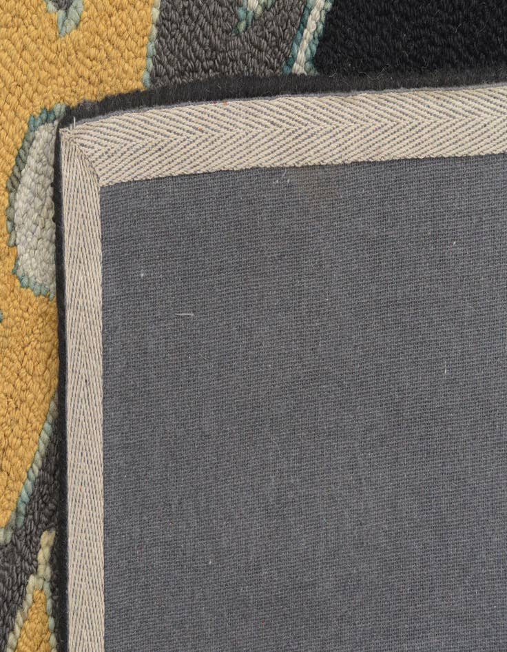 Detail image of  4' 1 x 6' 1 Agra Rug