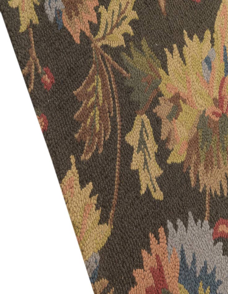 Detail image of  5' 3 x 7' 7 Agra Wool Rug