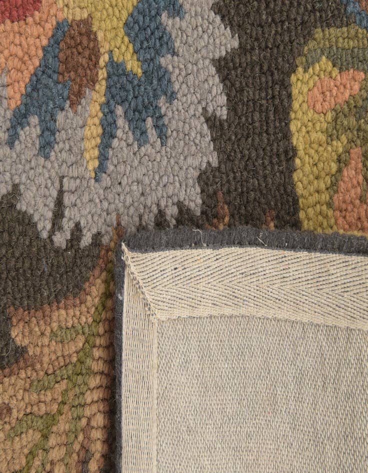 Detail image of  5' 3 x 7' 7 Agra Wool Rug