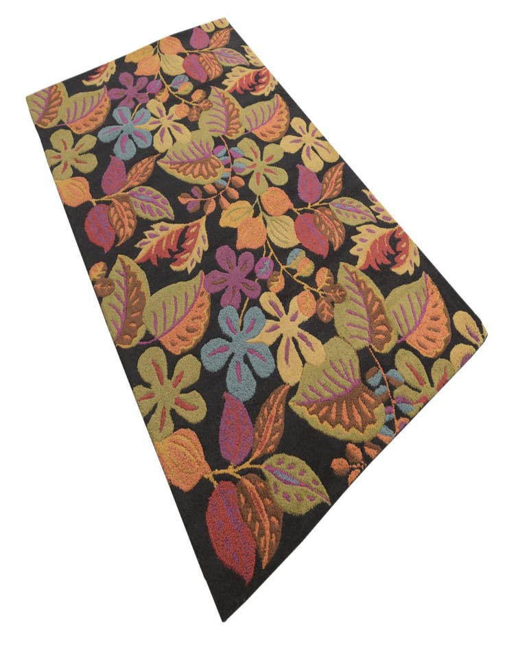 Detail image of  5' x 7' 10 Agra Wool Rug