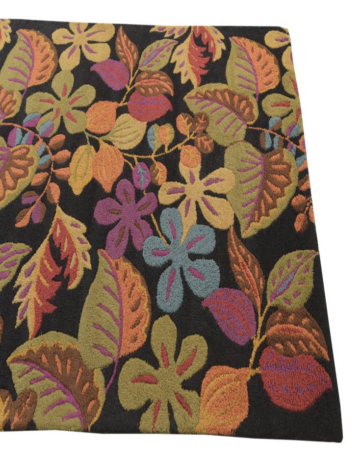 Detail image of  5' x 7' 10 Agra Wool Rug