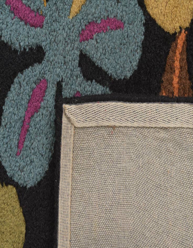 Detail image of  5' x 7' 10 Agra Wool Rug