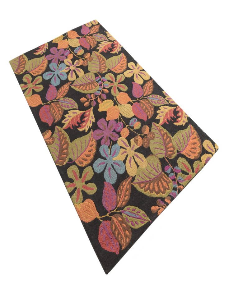 Detail image of  4' 10 x 7' 9 Agra Wool Rug