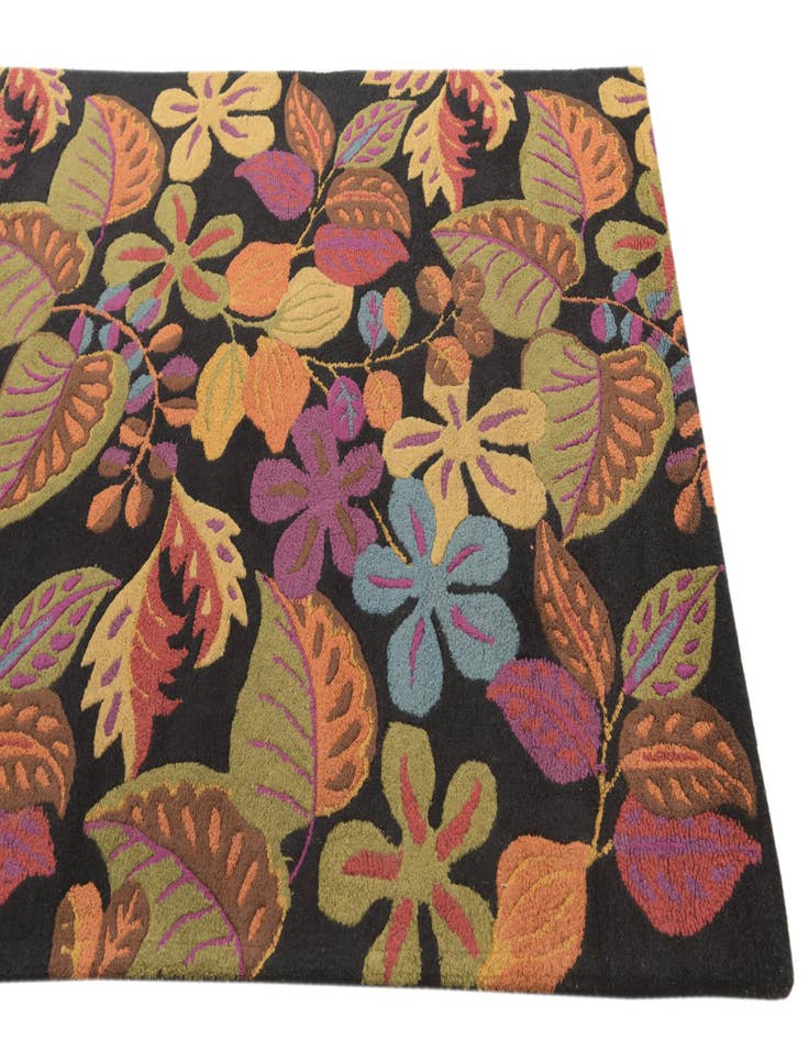 Detail image of  4' 10 x 7' 9 Agra Wool Rug