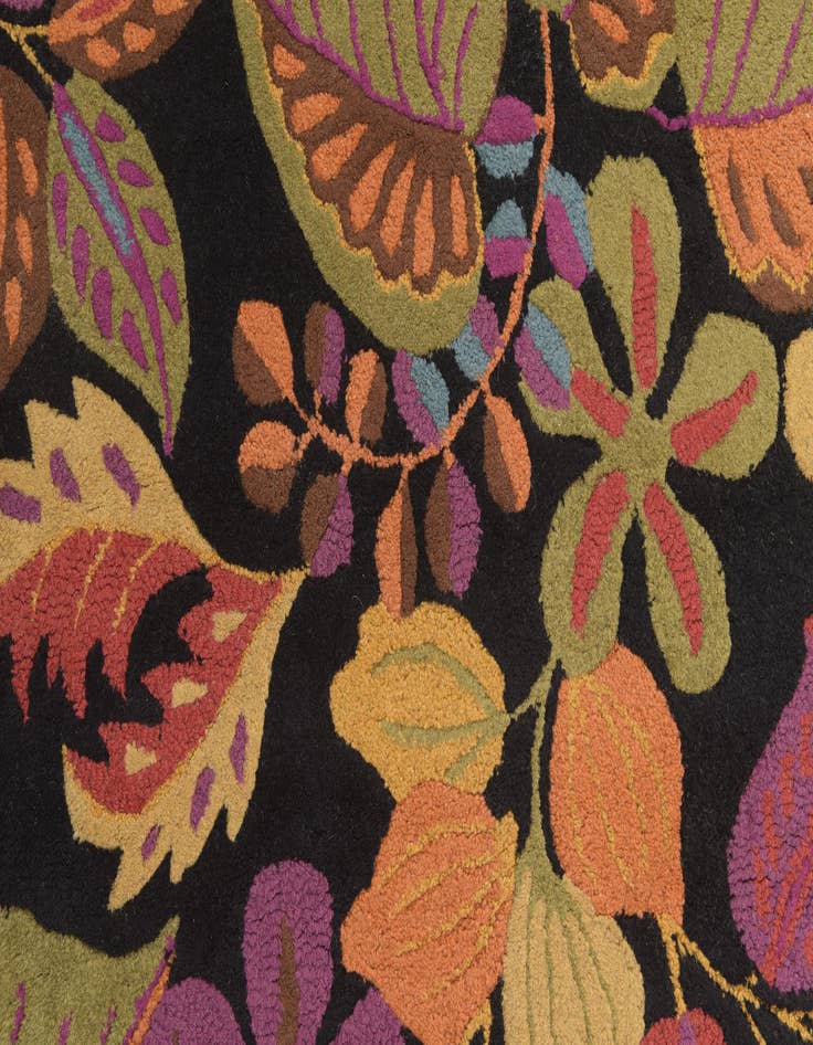 Detail image of  4' 10 x 7' 9 Agra Wool Rug