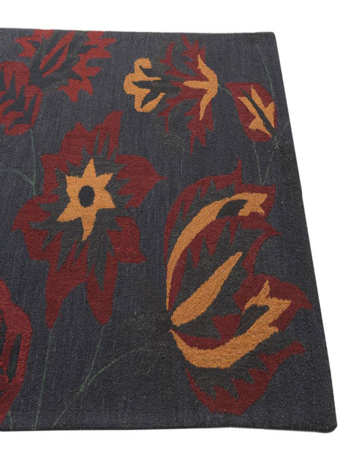 Detail image of  5' x 8' Agra Wool Rug
