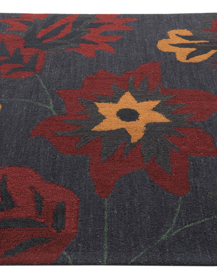 Detail image of  5' x 8' Agra Wool Rug