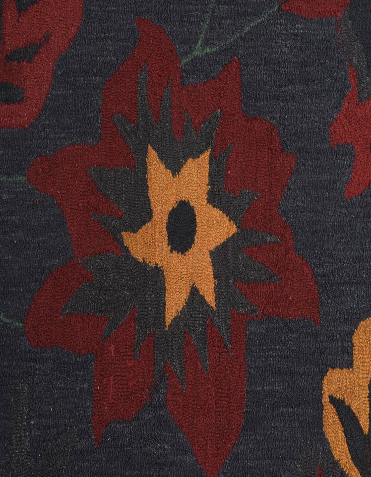 Detail image of  5' x 8' Agra Wool Rug