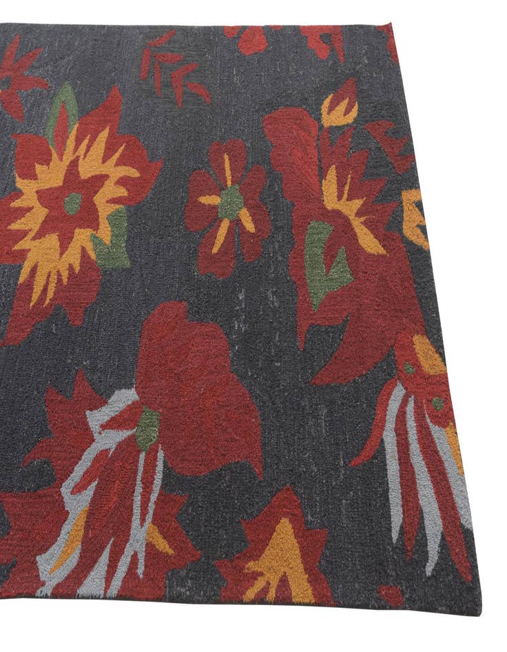 Detail image of  5' x 8' Agra Wool Rug