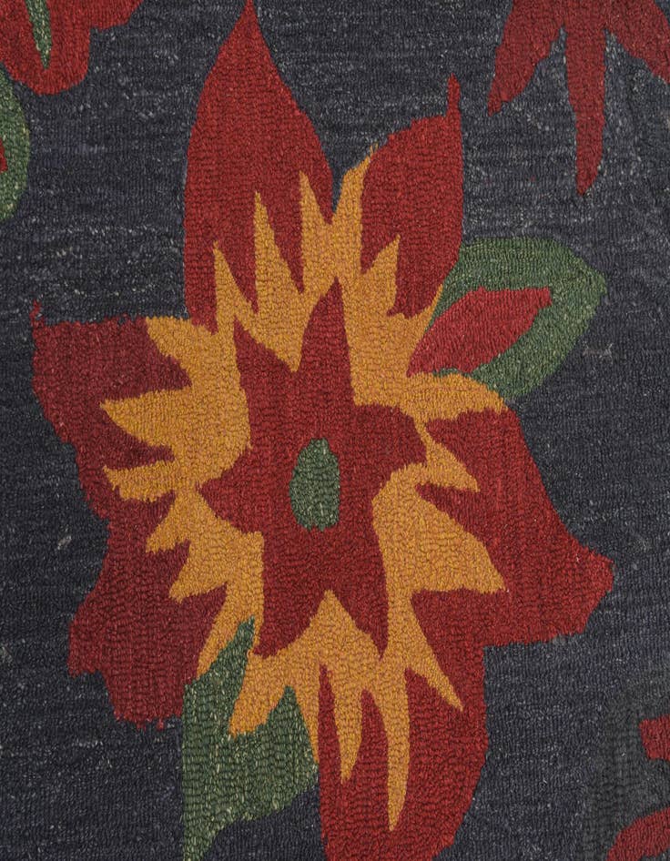 Detail image of  5' x 8' Agra Wool Rug
