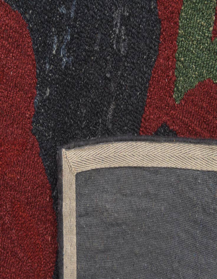 Detail image of  5' x 8' Agra Wool Rug