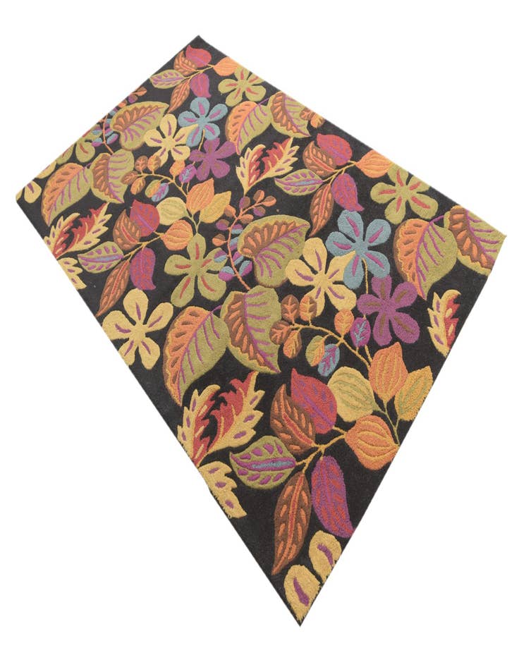 Detail image of  4' 1 x 7' 8 Agra Wool Rug