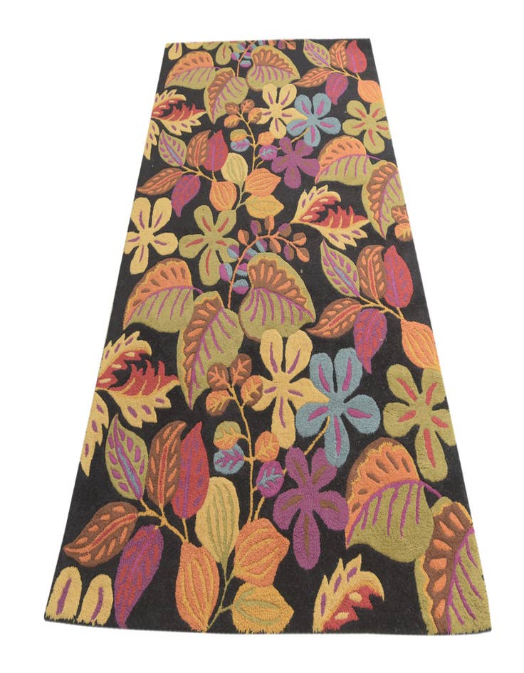 Detail image of  4' 1 x 7' 8 Agra Wool Rug