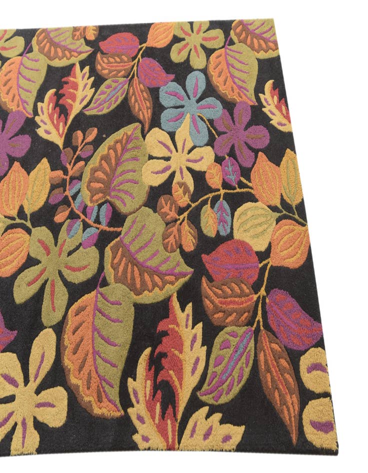 Detail image of  4' 1 x 7' 8 Agra Wool Rug