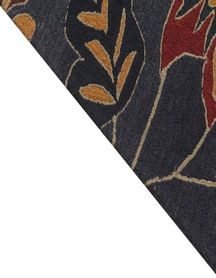 Detail image of  5' x 7' 10 Agra Wool Rug