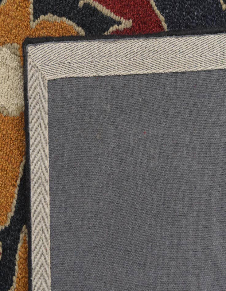 Detail image of  5' x 7' 10 Agra Wool Rug