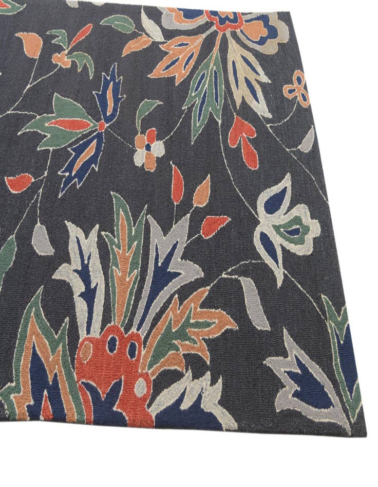 Detail image of  5' x 8' Agra Wool Rug