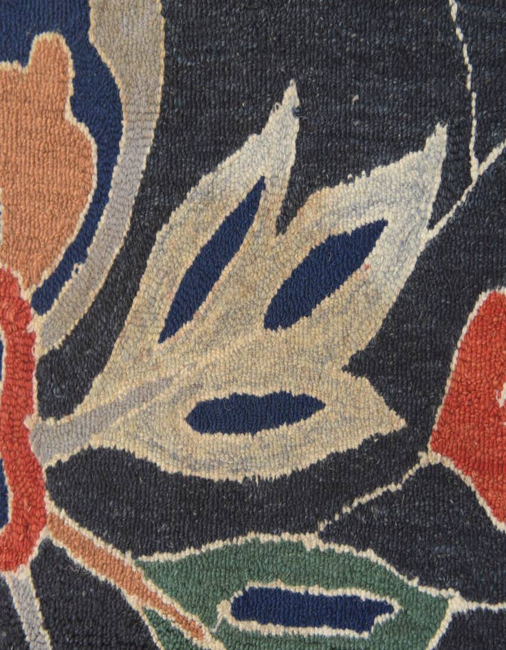 Detail image of  5' x 8' Agra Wool Rug