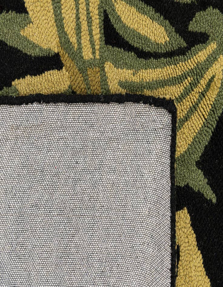 Detail image of  5' 1 x 7' 10 Agra Wool Rug