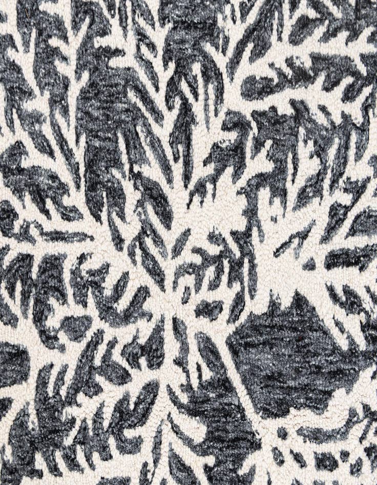 Detail image of  4' 1 x 6' Agra Wool Rug