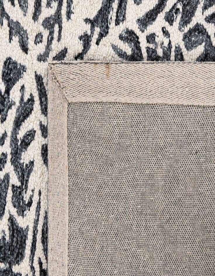 Detail image of  4' 1 x 6' Agra Wool Rug
