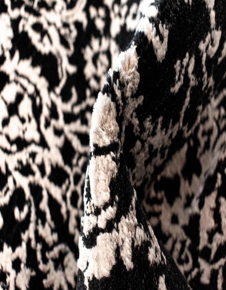 Detail image of  5' x 6' 9 Art Inspired Wool Rug