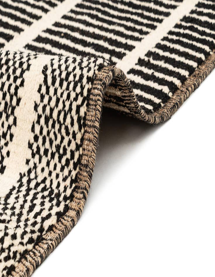 Detail image of 8' x 10' 3 Hand Knotted Beni Marok Rug