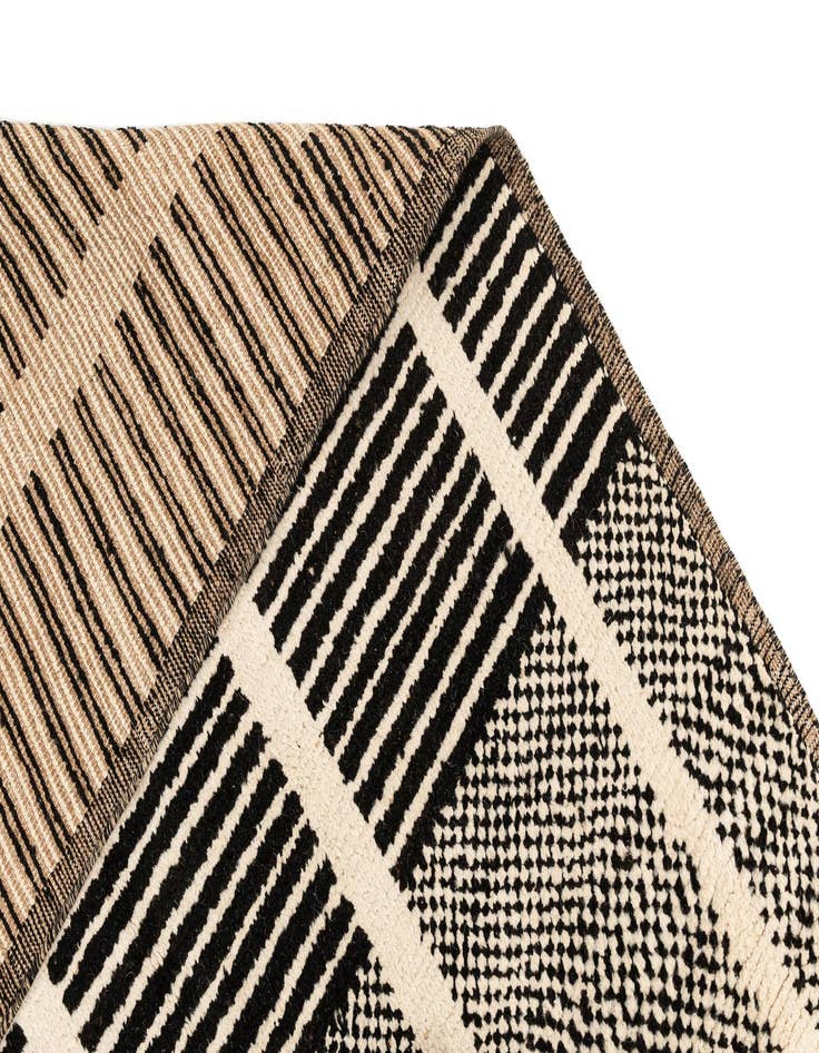 Detail image of 8' x 10' 3 Hand Knotted Beni Marok Rug