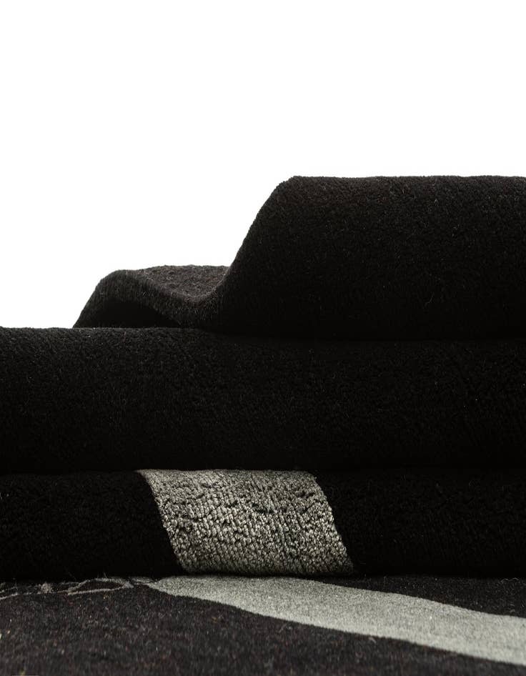 Detail image of  5' 7 x 7' 10 Cosmo Rug