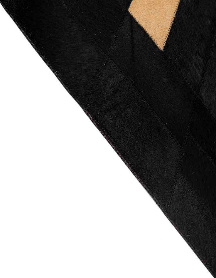 Detail image of  5' 1 x 8' Cowhide - Patchwork Rug