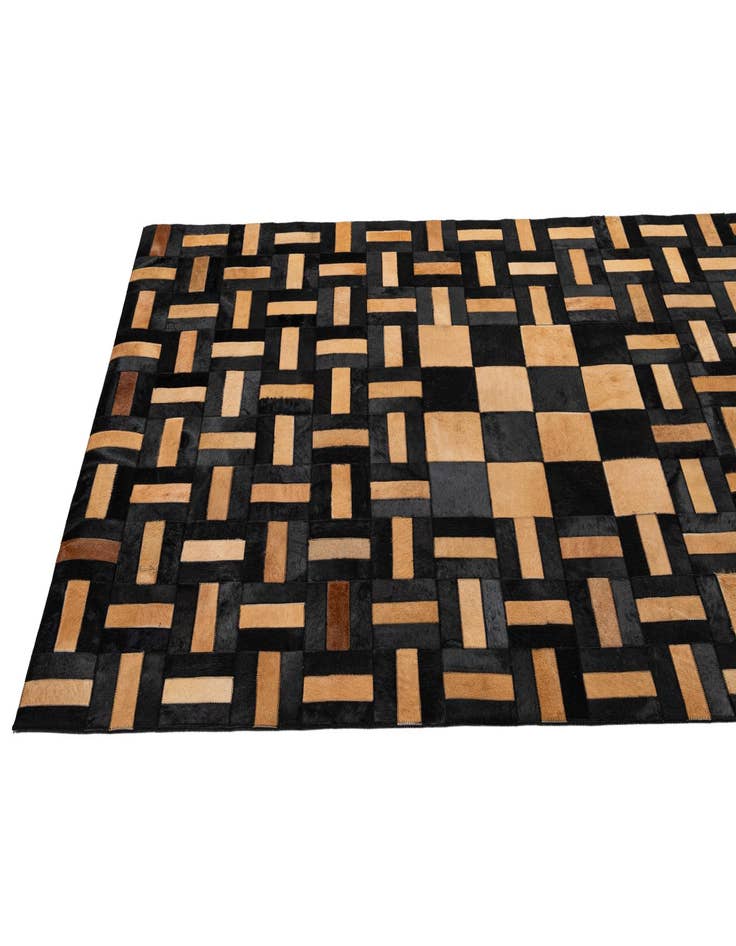 Detail image of  5' 1 x 8' Cowhide - Patchwork Rug