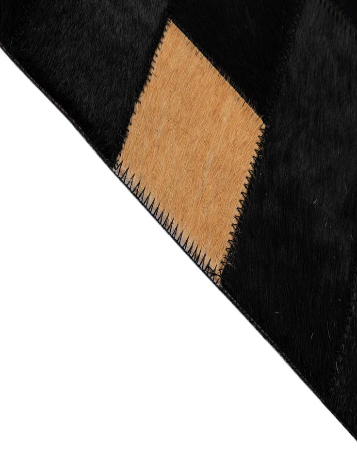 Detail image of  5' 1 x 8' Cowhide - Patchwork Rug