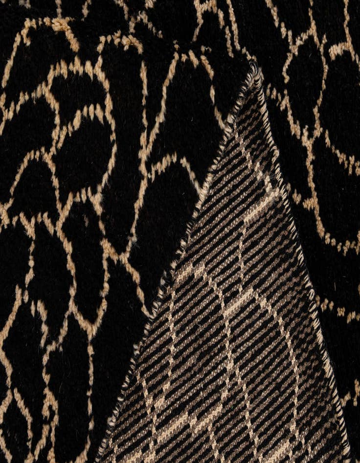 Detail image of  5' 8 x 8' 1  Hand Knotted Darya Wool Rug